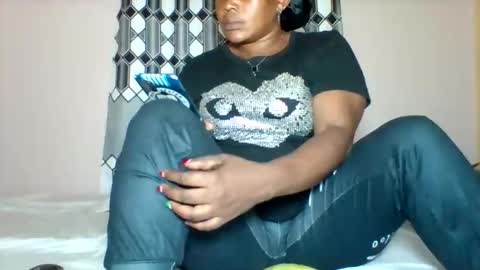 FLORAH DANIEL online show from November 20, 3:46 pm