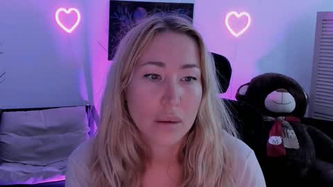 astramonroe online show from March 22, 9:48 am