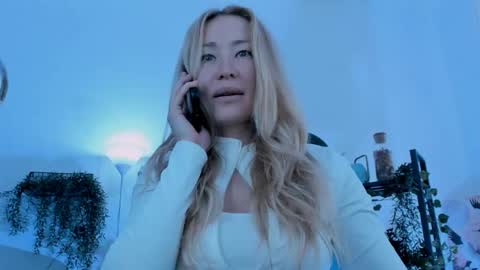 astramonroe online show from April 22, 10:34 am