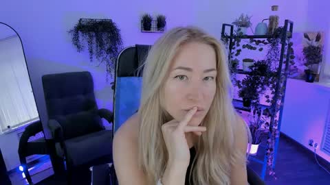 astramonroe online show from April 6, 4:23 am