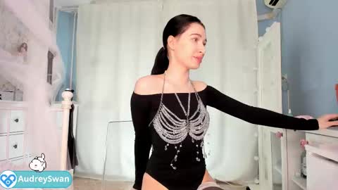 Snapshot of audrey_swann chatting on October 12, 10:39 am Mary online show from October 12, 10:39 am