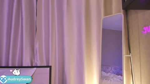 Snapshot of audrey_swann chatting on February 17, 1:11 pm Mary online show from February 17, 1:11 pm