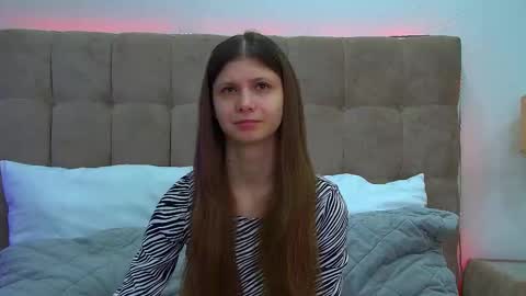 Snapshot of audreybarlow chatting on February 19, 6:22 am Audrey online show from February 19, 6:22 am