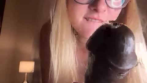 AudreyAlien online show from March 19, 5:12 am