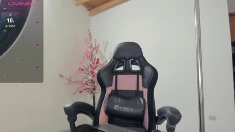 aura online show from January 9, 5:55 am