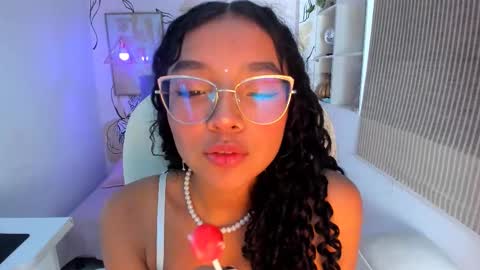 Snapshot of aurora_blis chatting on October 12, 2:41 pm aurora_blis online show from October 12, 2:41 pm