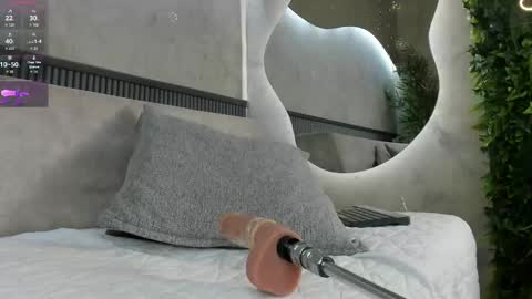 aurora_cruz online show from April 21, 1:42 am