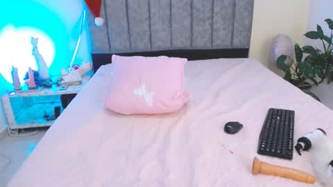 INSTAGRAM AURORA MCRY online show from December 20, 6:39 am