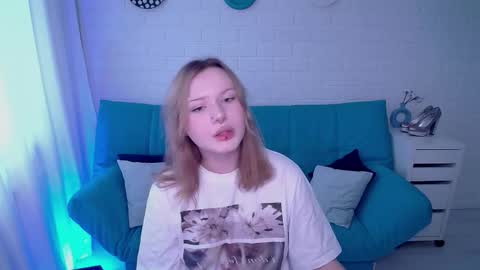 Snapshot of auroramour chatting on October 7, 10:52 am Aurora online show from October 7, 10:52 am