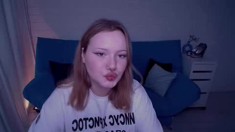Snapshot of auroramour chatting on October 10, 5:51 pm Aurora online show from October 10, 5:51 pm