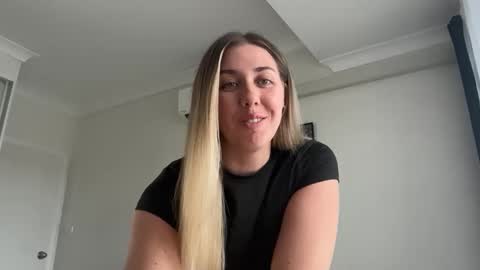 aussielulu online show from February 19, 6:13 am