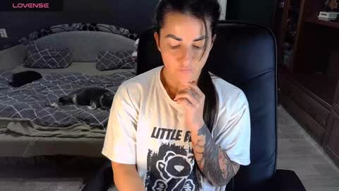 Ava online show from January 23, 12:30 pm