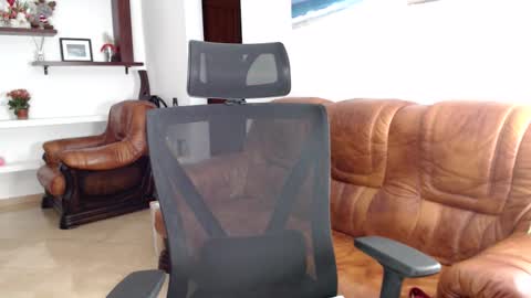 Ava online show from November 28, 2:25 am