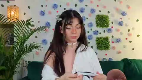 AveryWillow online show from June 21, 2:04 am
