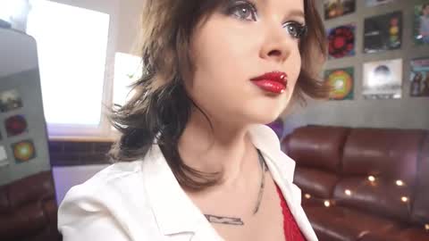 Snapshot of awondrr chatting on October 16, 11:13 am Alice online show from October 16, 11:13 am