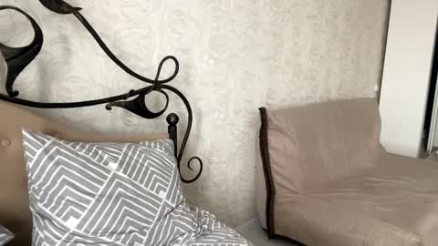 Snapshot of ayaderen chatting on February 24, 12:35 pm im Aya welcome to my room online show from February 24, 12:35 pm