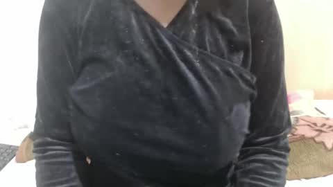 Ayie online show from November 10, 9:59 am