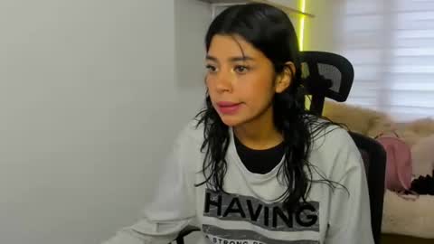 Snapshot of aysha_winxx chatting on October 17, 1:25 pm aysha_winxx online show from October 17, 1:25 pm