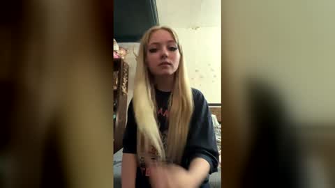 aza online show from April 19, 6:43 pm