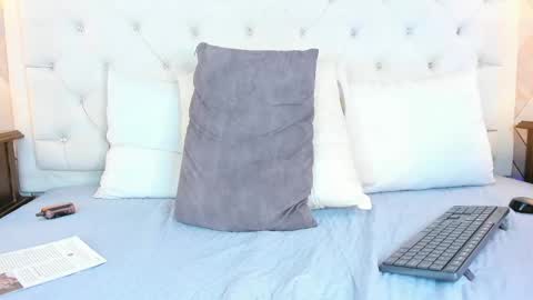 Anny online show from April 13, 8:04 am