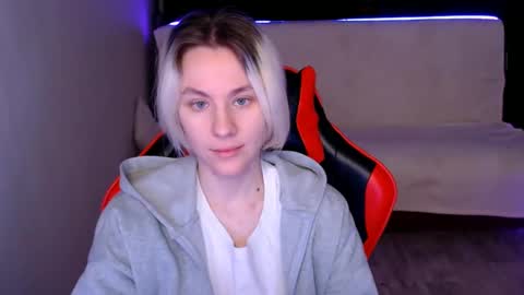 baby_kitte online show from December 12, 11:58 pm