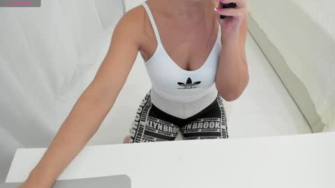 Snapshot of babyalexax chatting on January 14, 6:28 pm BabyAlexaX online show from January 14, 6:28 pm
