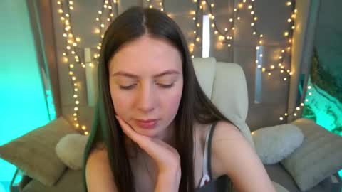Lady Vi online show from May 4, 1:59 pm