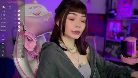 Snapshot of babyroxynill chatting on December 14, 11:01 pm Nika online show from December 14, 11:01 pm