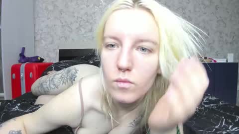 Snapshot of baiambel_mi chatting on September 9, 12:32 am holly online show from September 9, 12:32 am