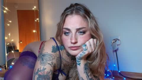 Snapshot of bambidear420 chatting on October 26, 7:04 am Bambi online show from October 26, 7:04 am