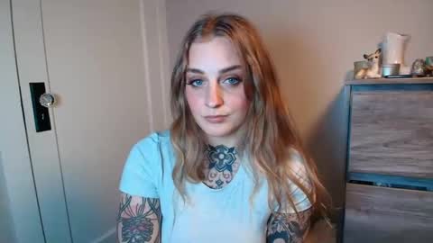 Snapshot of bambidear420 chatting on February 17, 12:54 am Bambi online show from February 17, 12:54 am