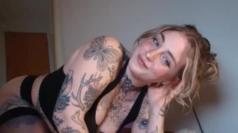 Snapshot of bambidear420 chatting on October 13, 3:53 am Bambi online show from October 13, 3:53 am