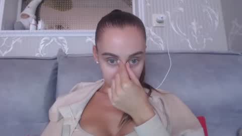 Snapshot of barbie_giirls_ chatting on September 12, 9:51 am Kate online show from September 12, 9:51 am