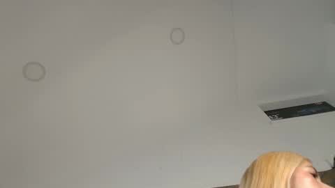 Snapshot of barbiie_98 chatting on October 4, 2:32 pm barbiie_98 online show from October 4, 2:32 pm