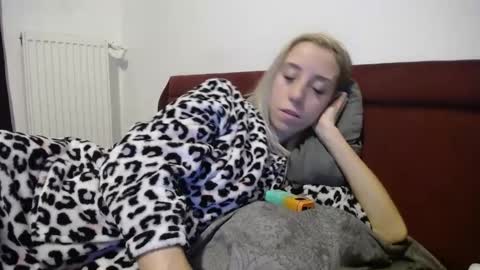Snapshot of barelylegalblondy chatting on January 19, 7:37 pm Lena online show from January 19, 7:37 pm
