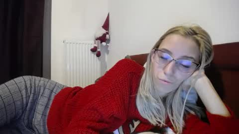 Snapshot of barelylegalblondy chatting on January 16, 6:37 pm Lena online show from January 16, 6:37 pm