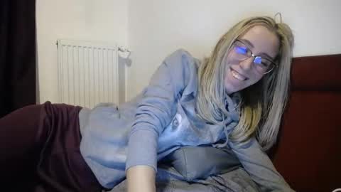 Snapshot of barelylegalblondy chatting on January 21, 8:00 pm Lena online show from January 21, 8:00 pm