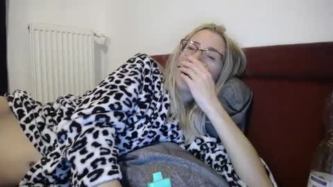 Snapshot of barelylegalblondy chatting on January 24, 7:39 pm Lena online show from January 24, 7:39 pm