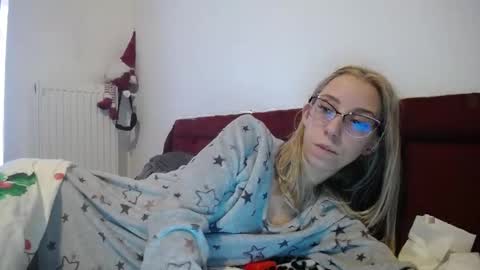 Snapshot of barelylegalblondy chatting on January 4, 11:11 am Lena online show from January 4, 11:11 am