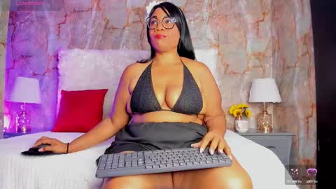 Snapshot of bbwlatina01 chatting on October 3, 11:59 am Bbwlatina01 online show from October 3, 11:59 am