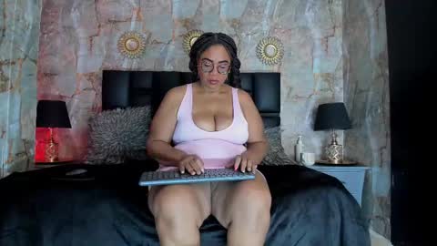 Snapshot of bbwlatina01 chatting on September 17, 12:14 pm Bbwlatina01 online show from September 17, 12:14 pm