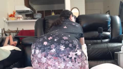 Julie online show from March 24, 4:01 pm