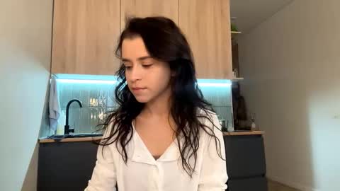 Snapshot of beatriceesmond chatting on October 18, 8:17 am Katie online show from October 18, 8:17 am