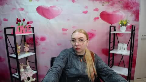 BeatriceFlyy online show from April 25, 11:35 am