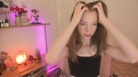 Eliise online show from April 14, 8:14 am