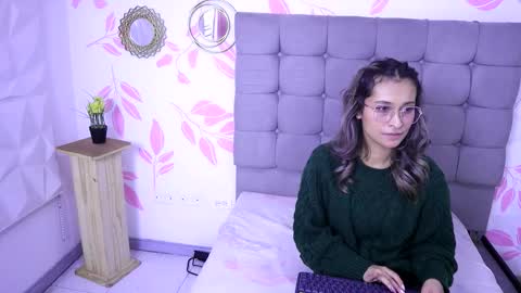 beccamilanni online show from November 12, 12:25 pm