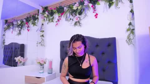 Snapshot of beccamilanni chatting on February 24, 12:46 pm beccamilanni online show from February 24, 12:46 pm