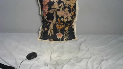 Snapshot of beib_love chatting on December 3, 4:57 am beib_love online show from December 3, 4:57 am