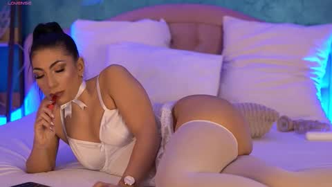 BellaJonnes online show from February 3, 8:34 pm