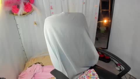 modelo independiente online show from March 7, 11:01 pm